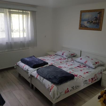 Rooms Ivan Otočac Esterno foto