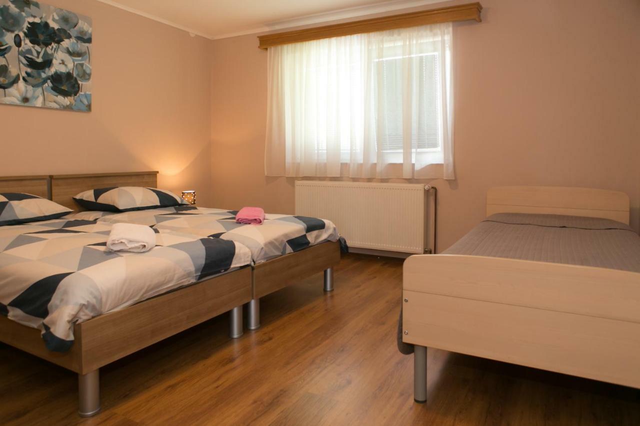 Rooms Ivan Otočac Esterno foto