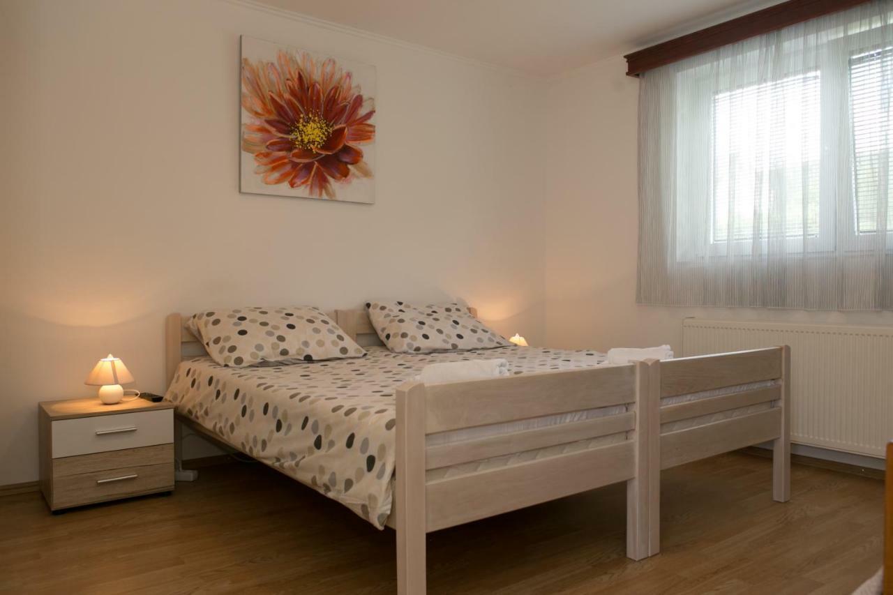 Rooms Ivan Otočac Esterno foto